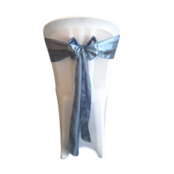 Boucle en satin bleu poudre