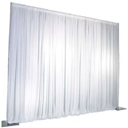 Mur auto-portant avec voilage blanc