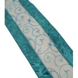 Chemin de table broderie satin turquoise 9 pieds